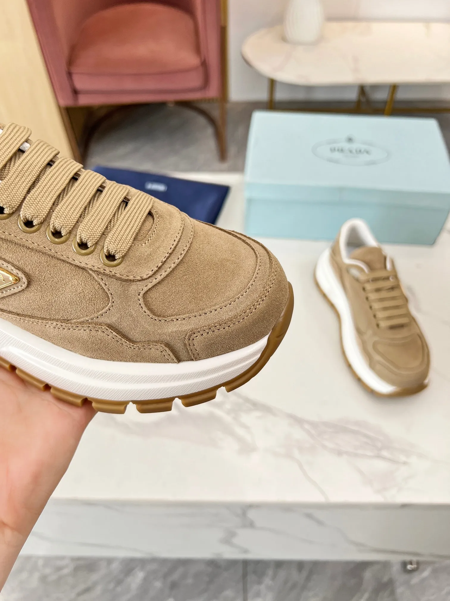 👟👟Ex-factory price 540👟👟 New couple model PRADA Prada 2024ss autumn and winter new moral training shoes casual shoes official fabric: imported suede upper, sheepskin lining, outsole suction mold, vacuum, ultra-light and wear-resistant, two-color non-slip bottom, code number: 35-45